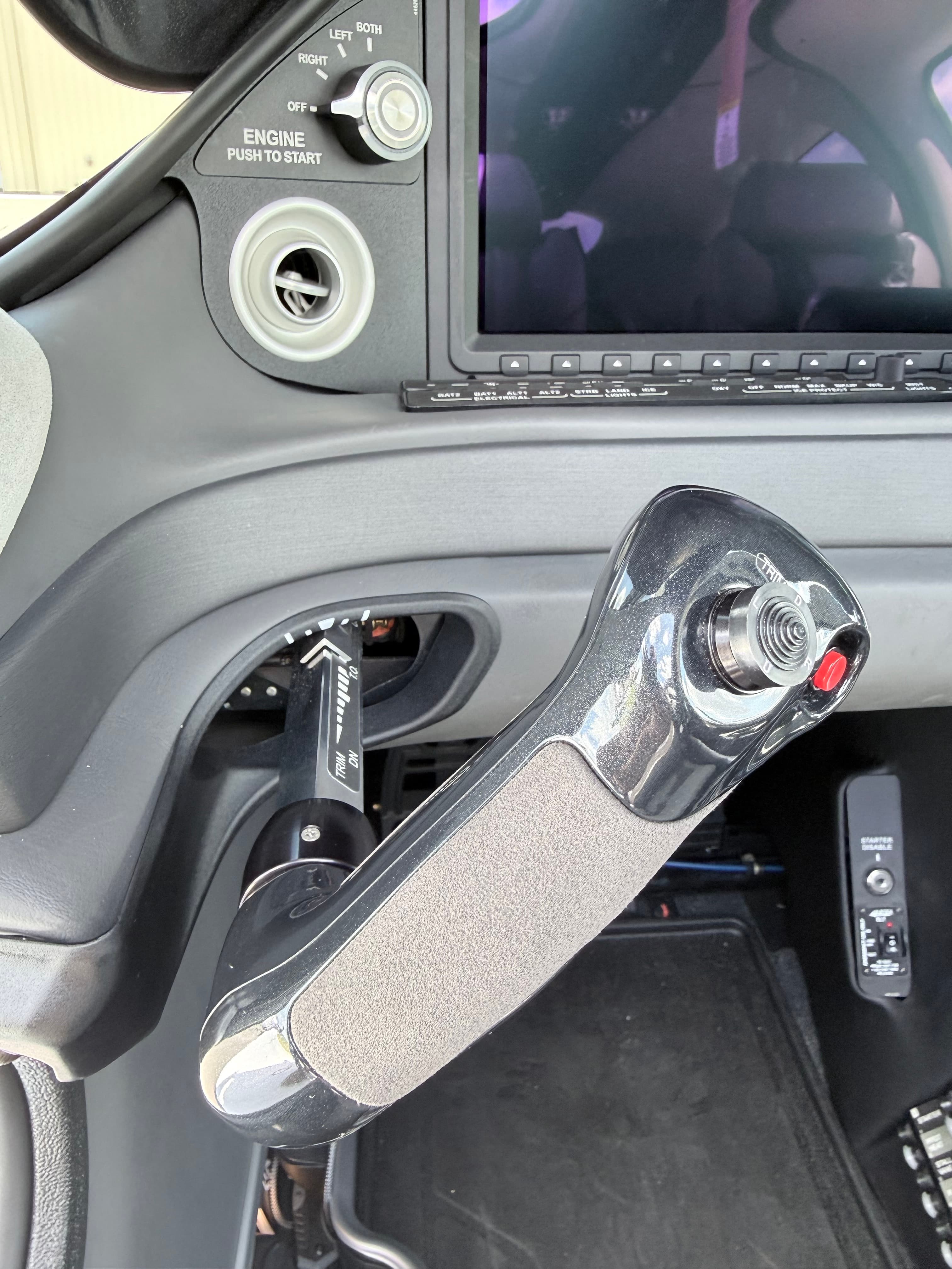 Cirrus SR-22T G7+ view 2